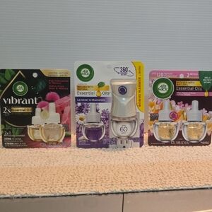 Air Wick Essential Oil Plug-In Set . 5 Refills.